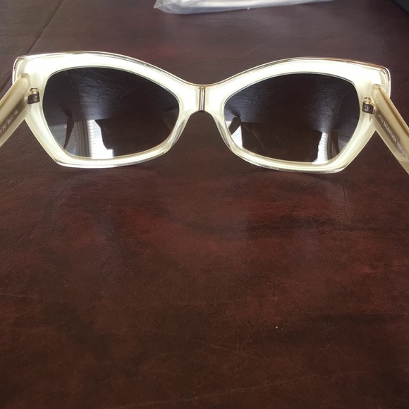 HOST PICK🎉 [Balenciaga] Cat Sunglasses BA 6 24F White - Picture 7 of 11